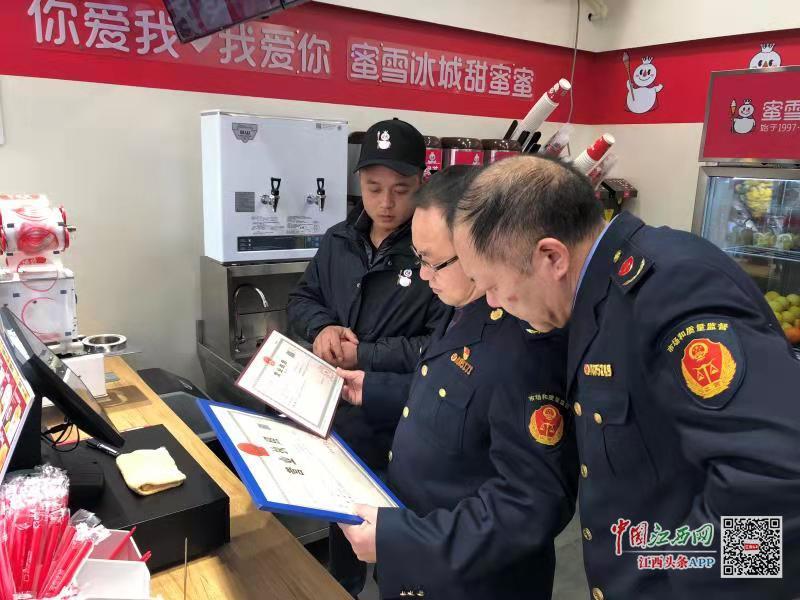 南昌西湖區(qū)市場(chǎng)監(jiān)督管理局系馬樁分局開展春節(jié)前食品安全專項(xiàng)檢查，筑牢節(jié)日安全防線